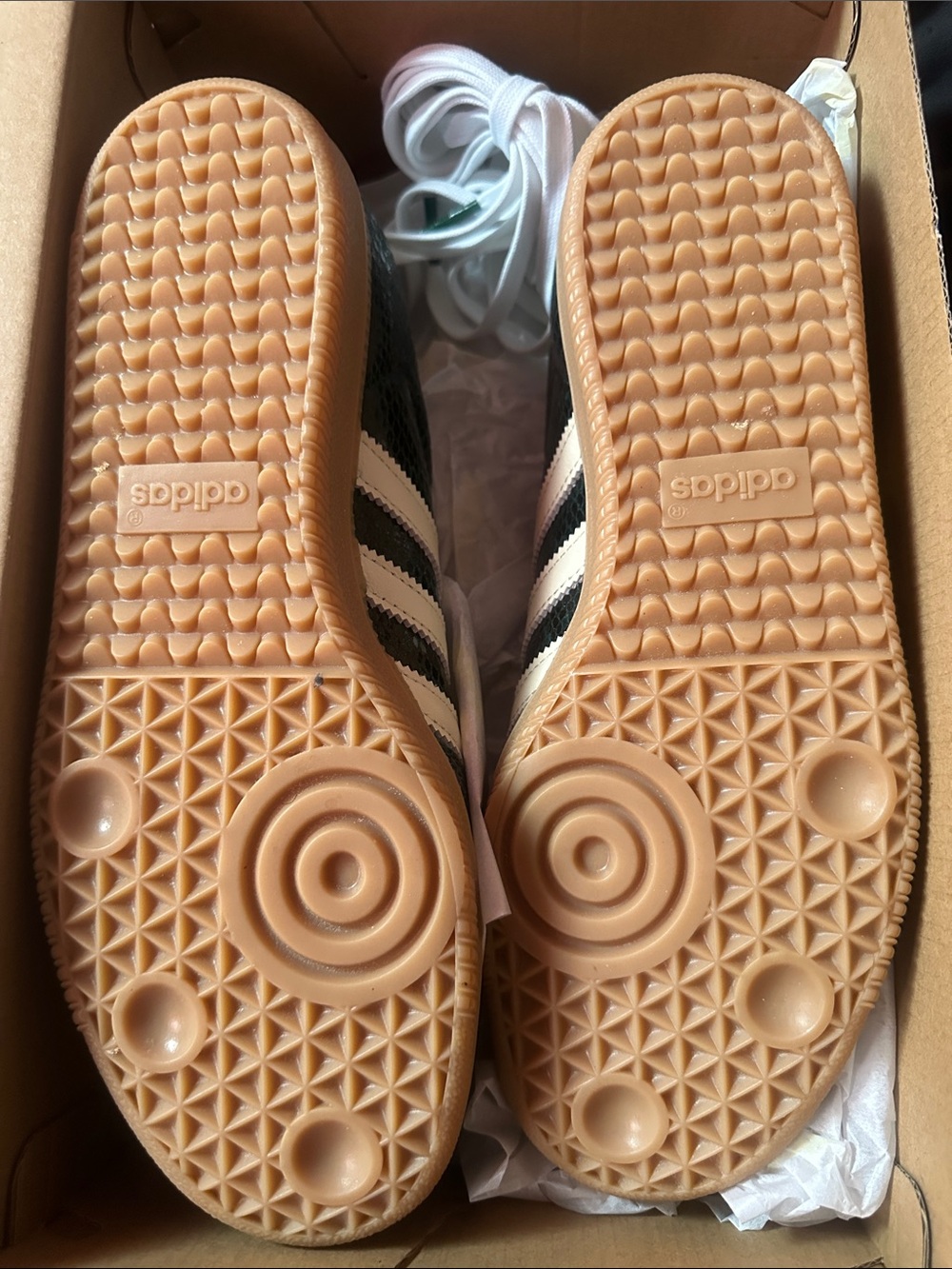 Adidas Samba Women’s Green Snake Print and Cream Stripe Retro-Style Sneakers - Picture 2 of 4